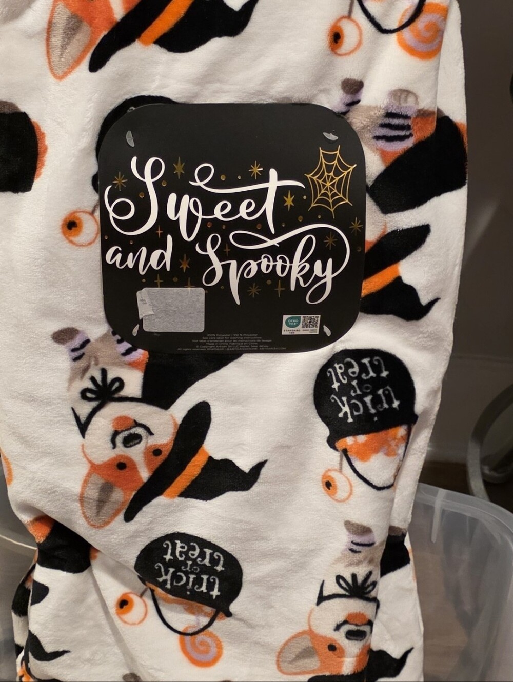 T.J.Maxx Halloween PUPPY Print Plush Throw Blanket in White, Black & Orange
